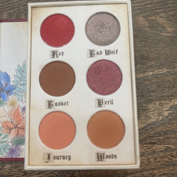 Eyeshadow - Picture 2 of 2